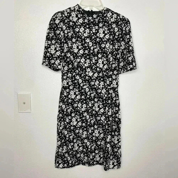 ASOS exclusive mini tea dress with buttons in floral print - Picture 3 of 7